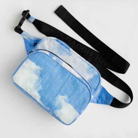 NWT Baggu Fanny Pack - Clouds - Picture 1 of 5